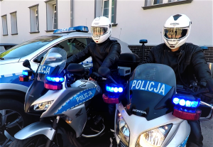 policjanci ogniwa ruchu drogowego na motocyklach