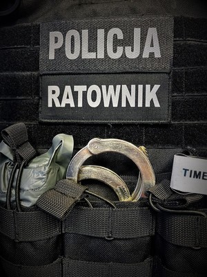 fotografia wyposażenia taktycznego z emblematami Policja Ratownik