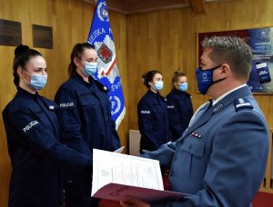 Komendant Miejski Policji w Świnoujściu gratuluje nowym policjantkom