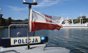 Fotografia policyjnej łodzi