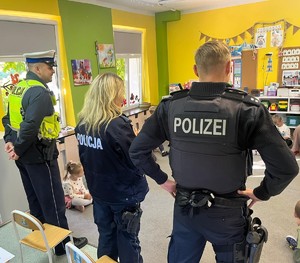 policjanci w przedszkolu